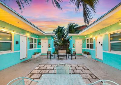 Hollywood Beach Steps to the Ocean Vacation Spot