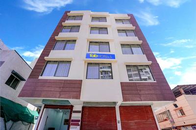 Fabhotel Crystal Inn