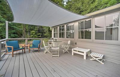 Cozy Stockbridge Cabin - Walk to Beach & Lake!