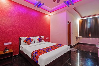 Fabhotel Day And Night Palace