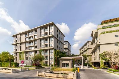 Diamond Condominium 2706