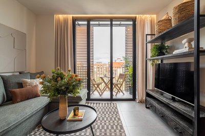 Sant Pau Balcony Trendy 2BR Near Avinguda Gaudí