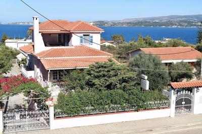 Tzivras Villa & Apartments