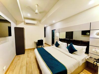 Hotel Roshie Mall Road Mussoorie