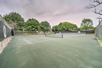 Quaint Tulsa Home w/ Yard, 5 Mi to Downtown!