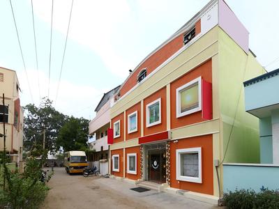 OYO 8937 Ragu Residency