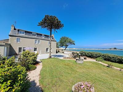 In top Location With Beautiful sea View