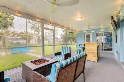 Beachy Port St Lucie Home w/ Hot Tub & Fire Pit!