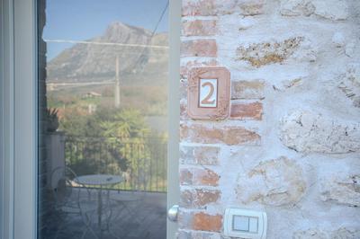 Casale nel Verde con Piscina e Vista