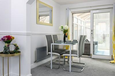 Captivating 3-bed House in Blackburn