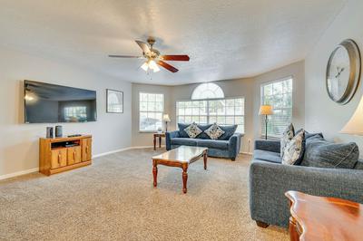 7 Mi to Disney: Condo w/ Pool & Hot Tub Access!