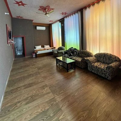 Hotel Raghukul