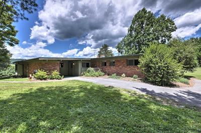 Stair-free Lexington Home w/ Blue Ridge Mtn Views!
