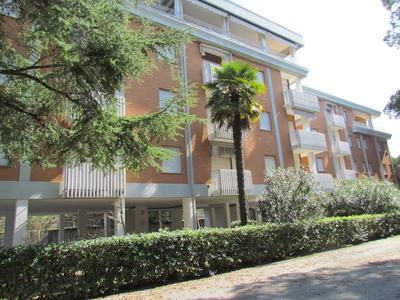 Bright sea Front Apartment With Balcony