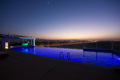 Carnelian By Glory Bower Hotel