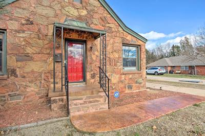 Pet-friendly OKC Home w/ Yard ~ 5 Mi to Dtwn!