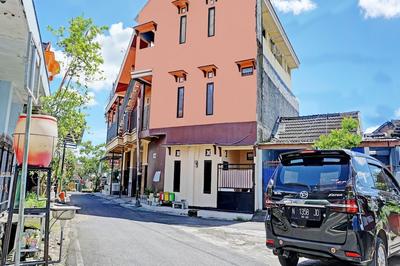 OYO Life 92353 Purnama Syariah Guest House