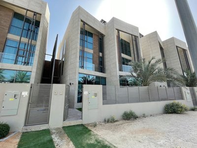 Best Townhouse On Jcv 4 Bedrooms With Jacuzzi