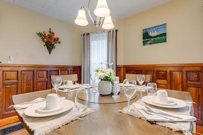 2 Mi to Peace Bridge: Victorian-style Apartment