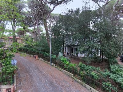 Haven Near Tuscan Beaches