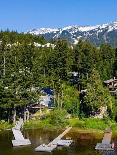 Lakefront Chalet with private dock