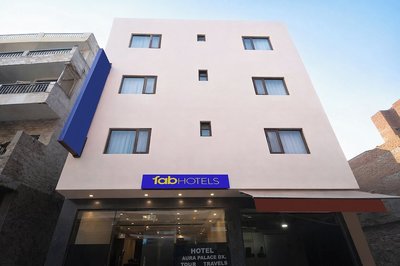 Fabhotel Aura Palace