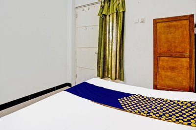 OYO 93928 The Metro Suites Apartment By Nn Rooms