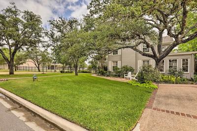 < 1 Mi to Kyle Field: Cozy Studio w/ Outdoor Space