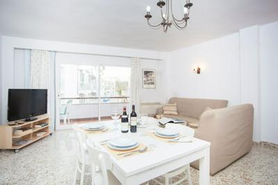 Curling in Alc dia With 3 Bedrooms and 1 Bathrooms