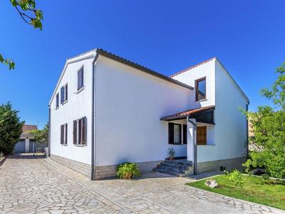 Apartment in Pula Near the Sea and Town Center