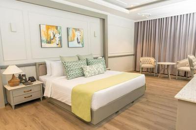 Grandeeza Hotel by Galison