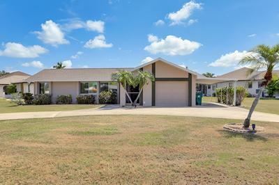 Canal-front Gulf Coast Home ~ 3 Mi to Local Beach!