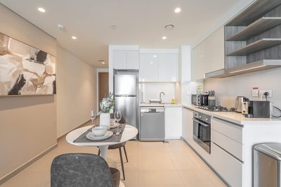 Modern 1-bedroom Apartment Perfect for Family in Downtown With Skyline Views