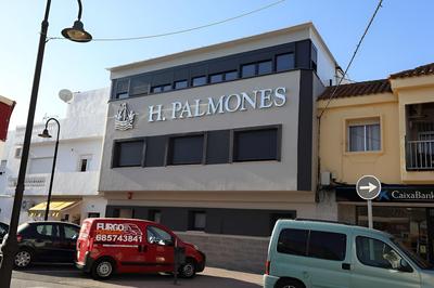 Hostal Palmones