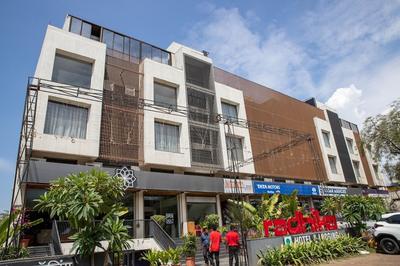 Radhika Inn