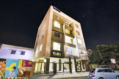FabHotel House Khas Suites