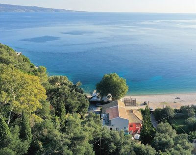 Villa Nikolakis, Kerasia, on the beach