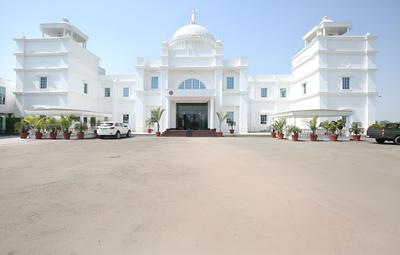 OYO 12989 White Diamond Hotel