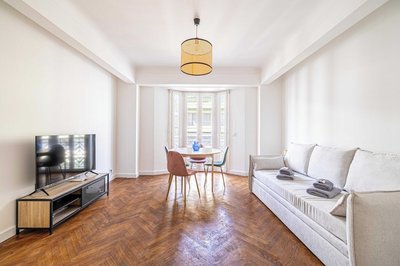 Elegance and Refinement With A/C - Cannes