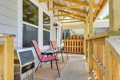 13 Mi to St Andrews State Park: Cabin w/ Patio!