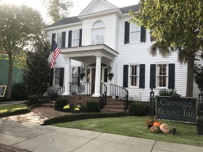 Carriage House Inn