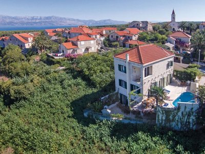 Adorable Villa With Swimming Pool and sea View