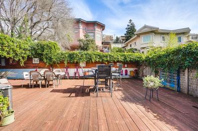 Pet-friendly Apartment: 1 Mi to Lake Merritt!