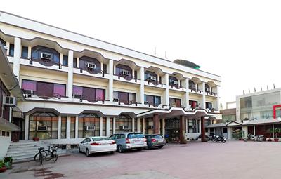 OYO 29566 Hotel Mid Town