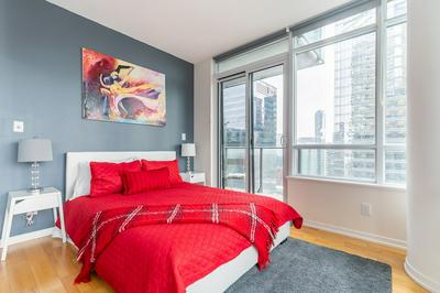 Stylish 1BR in Heart of City 2204