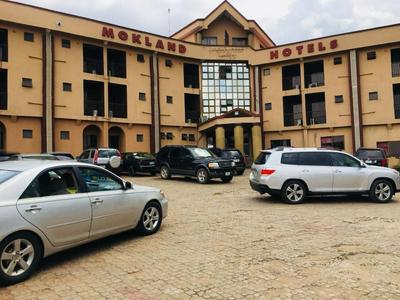 Mokland Hotel and Suites