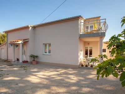 Apartment in Sveti Vid Near the Adriatic