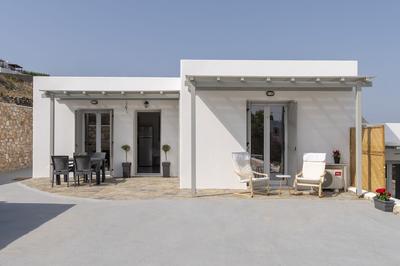 Parikia's Sunlight 2bedroom House