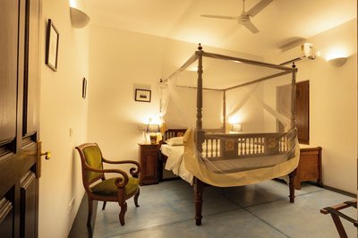 The Colonial Courtyard