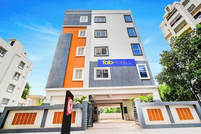 Fabhotel Golden Dreams